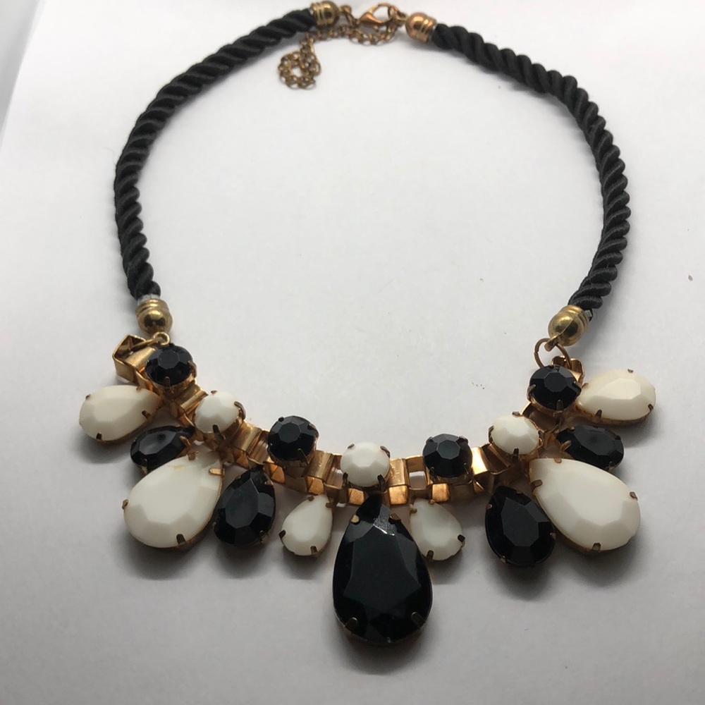 Anthro Very pretty necklace